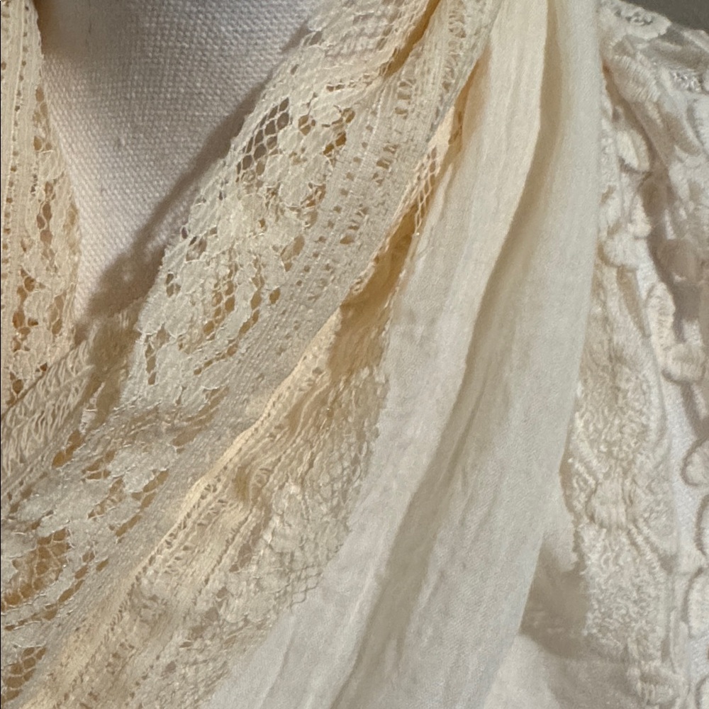 Free People Bohemian lace ecru and bone colored large scarf or wrap - Picture 5 of 7